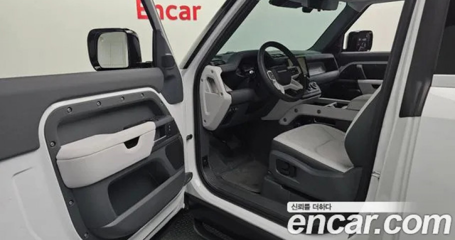 Land Rover Defender 
