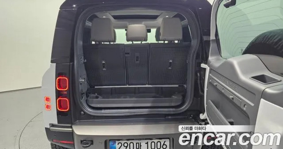 Land Rover Defender 