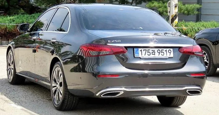 Mercedes-Benz E-Class 