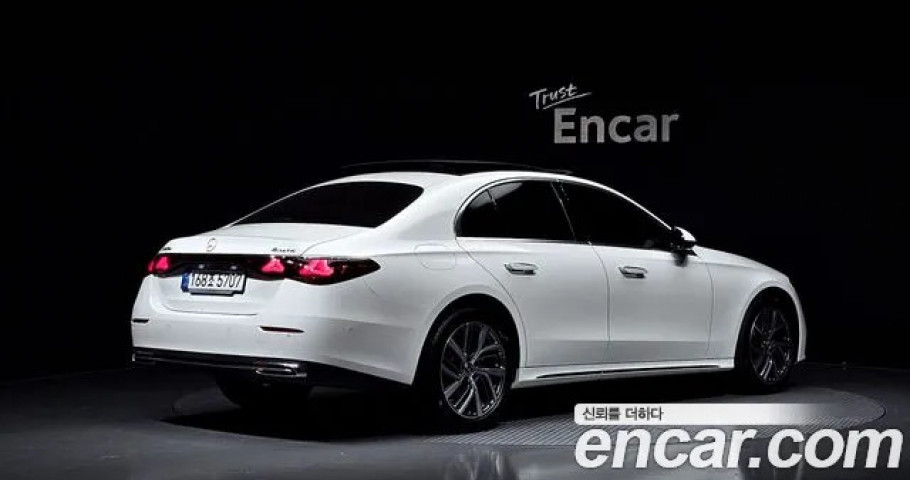 Mercedes-Benz E-Class 