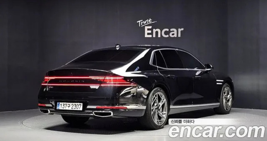 Genesis G90 