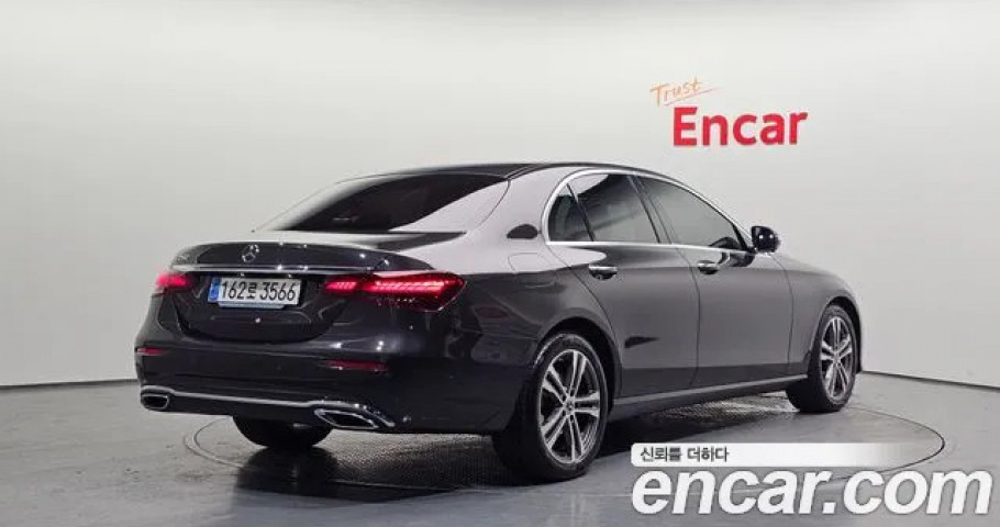 Mercedes-Benz E-Class 