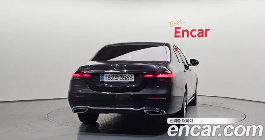 Mercedes-Benz E-Class 