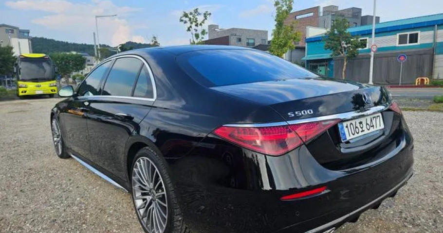 Mercedes-Benz S-Class 