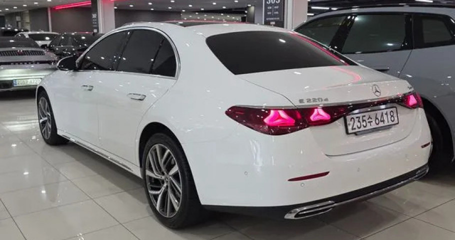 Mercedes-Benz E-Class 