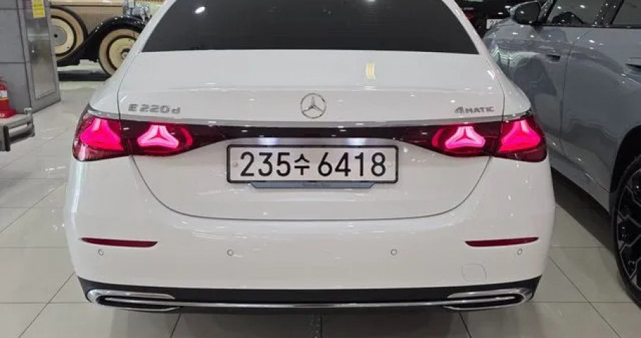 Mercedes-Benz E-Class 