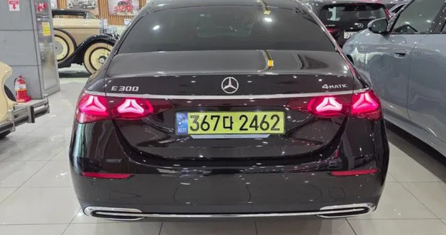Mercedes-Benz E-Class 