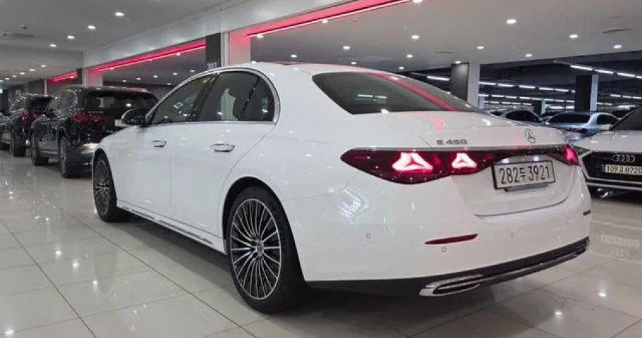 Mercedes-Benz E-Class 