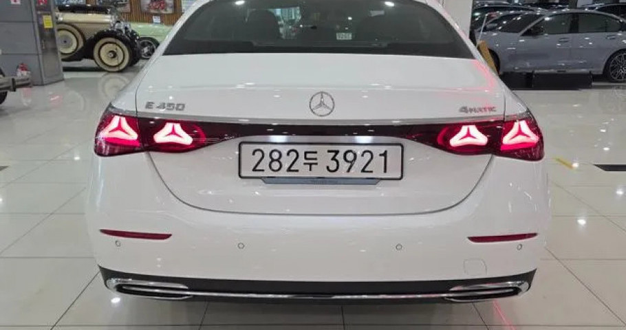 Mercedes-Benz E-Class 