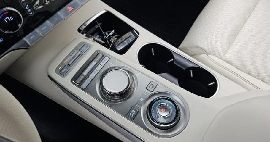 Genesis Gv70 