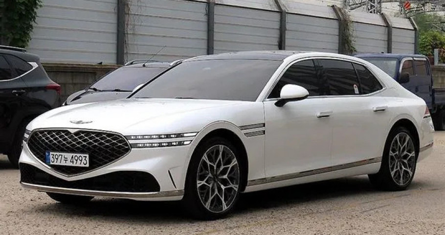 Genesis G90 
