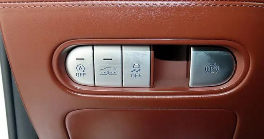 Genesis G90 