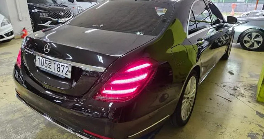 Mercedes-Benz S-Class 