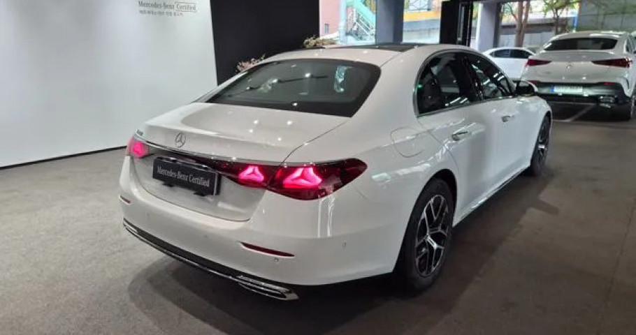 Mercedes-Benz E-Class 