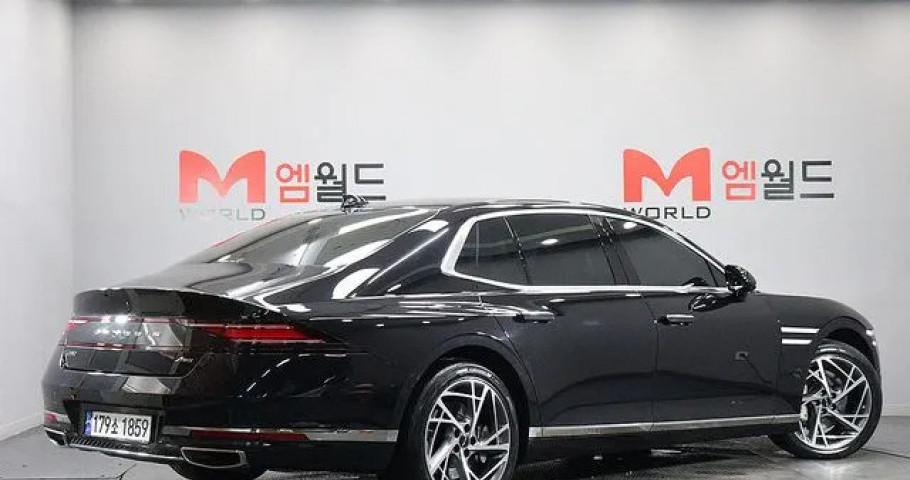 Genesis G90 