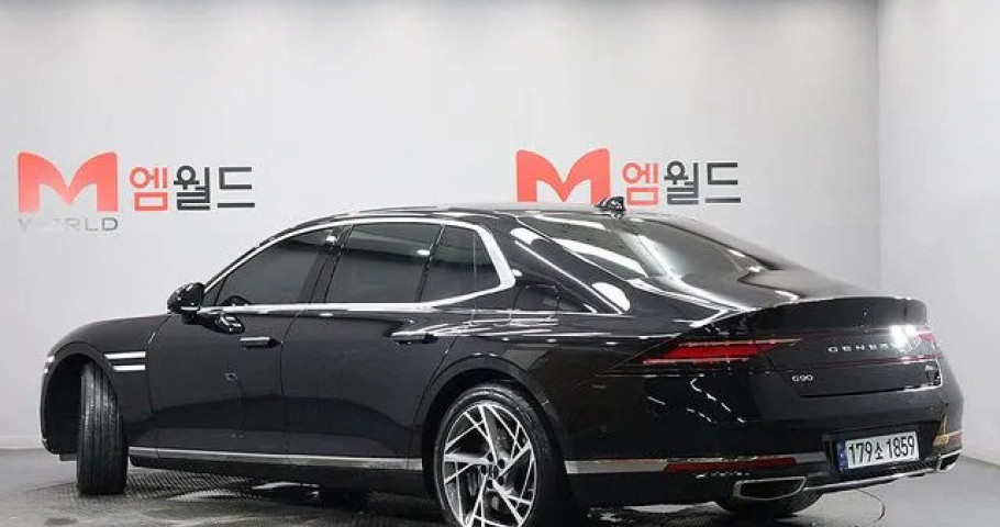 Genesis G90 