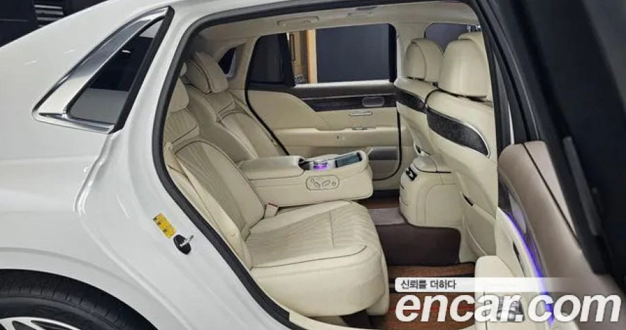 Genesis G90 