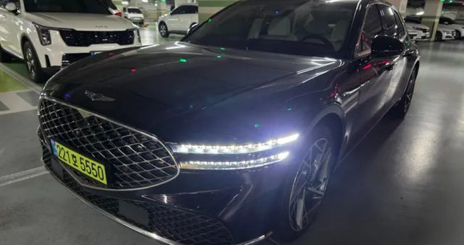Genesis G90 