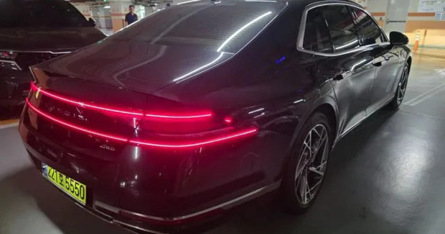Genesis G90 