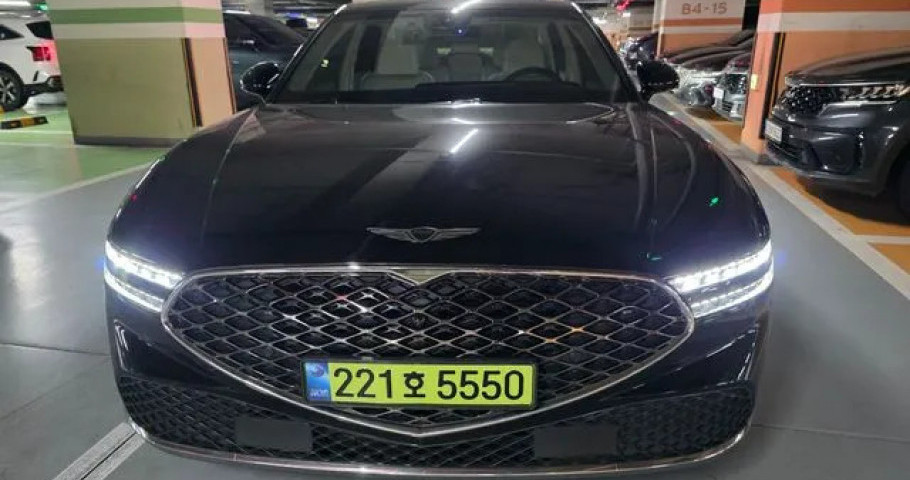 Genesis G90 