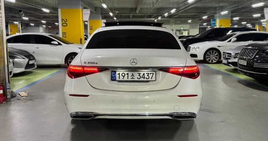 Mercedes-Benz S-Class 