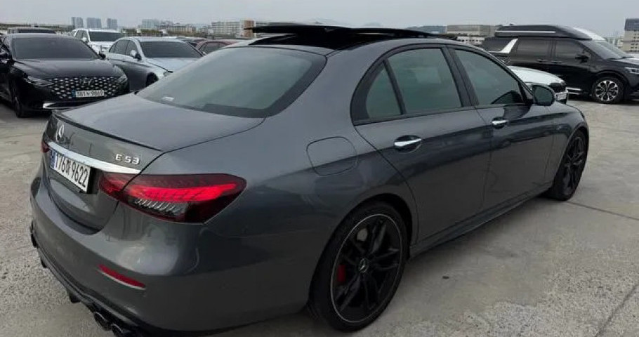 Mercedes-Benz E-Class 