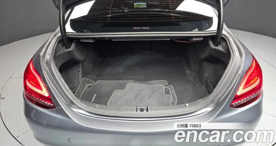 Mercedes-Benz C-Class 