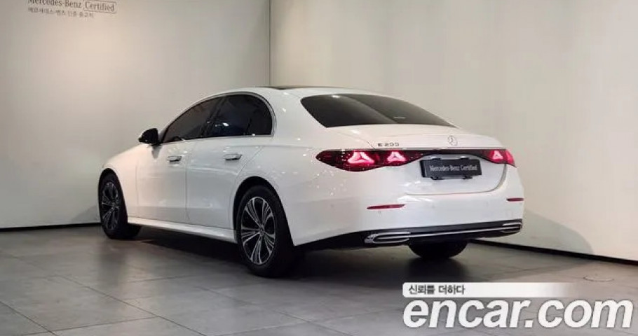 Mercedes-Benz E-Class 
