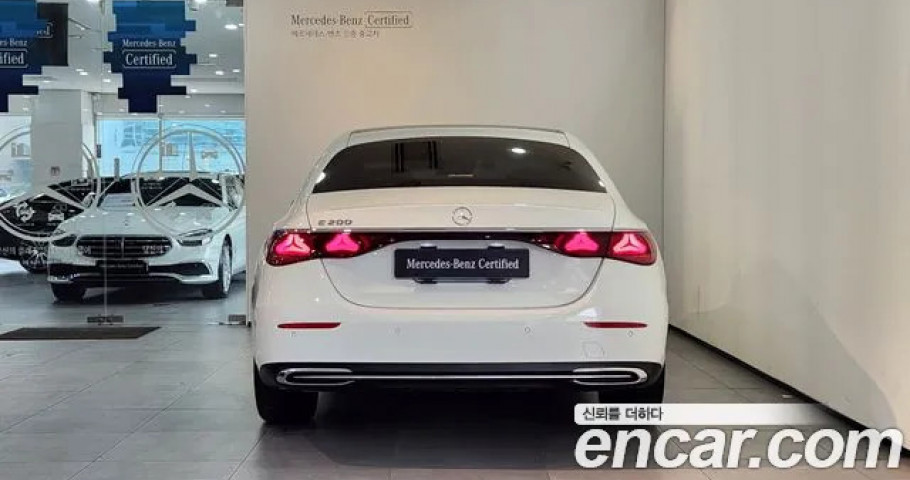 Mercedes-Benz E-Class 