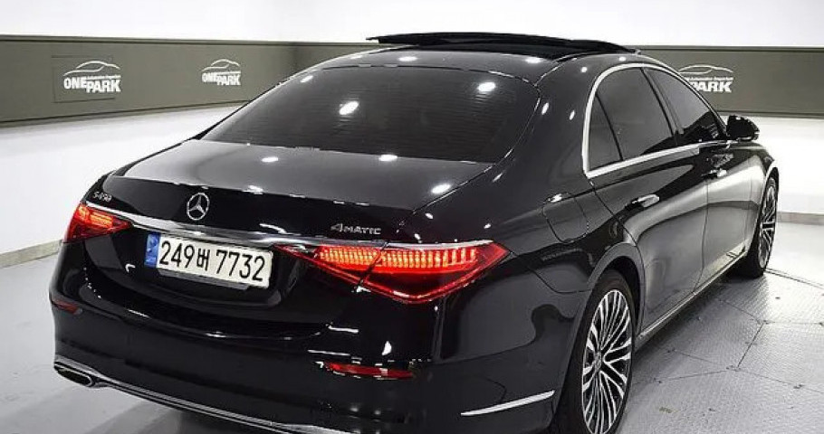 Mercedes-Benz S-Class 
