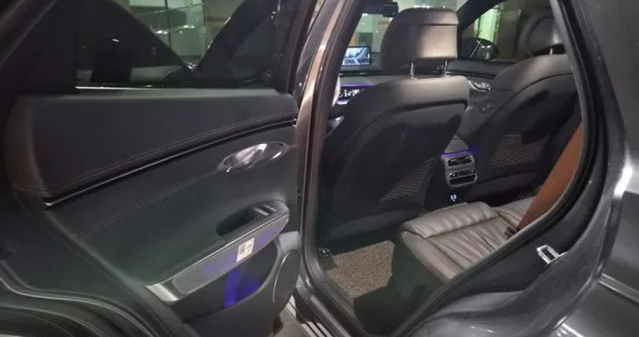 Genesis Gv70 