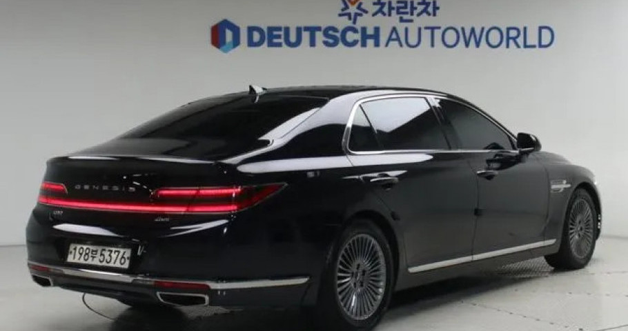 Genesis G90 