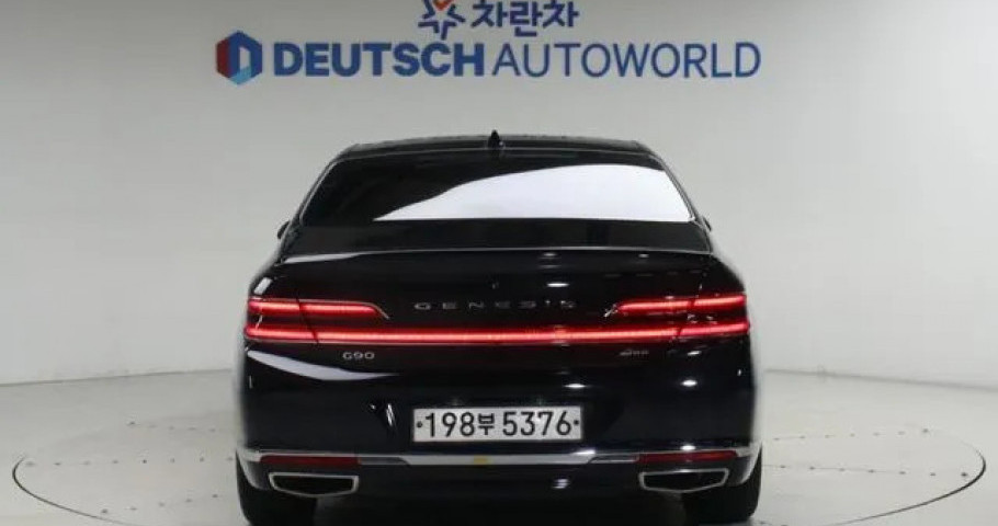 Genesis G90 