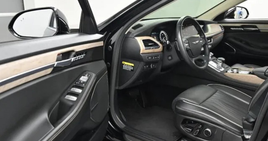 Genesis G90 