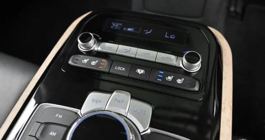 Genesis G90 