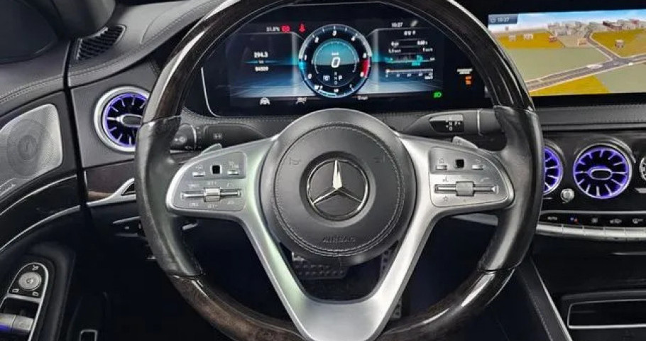 Mercedes-Benz S-Class 