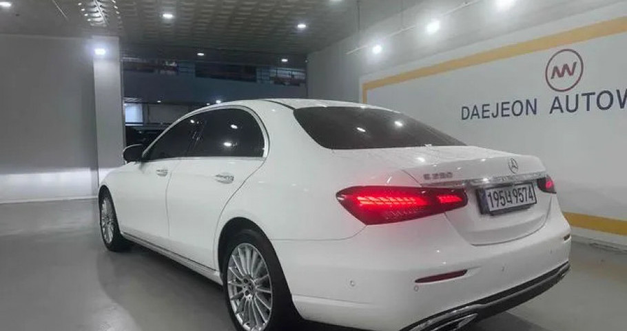 Mercedes-Benz E-Class 