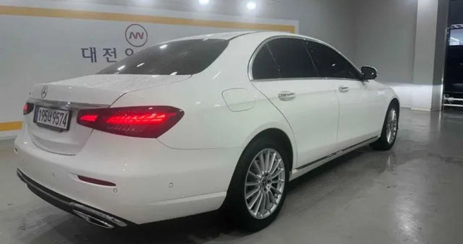 Mercedes-Benz E-Class 