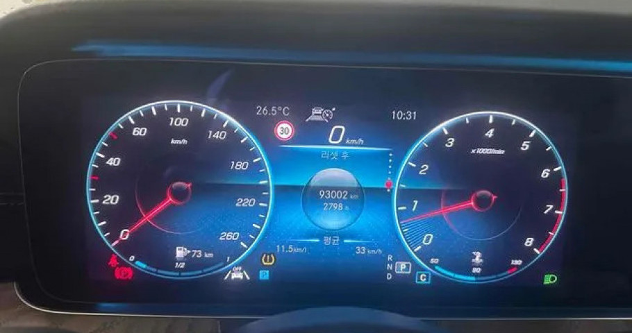 Mercedes-Benz E-Class 