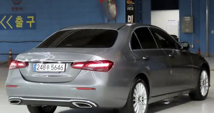 Mercedes-Benz E-Class 