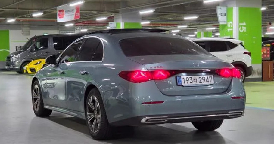 Mercedes-Benz E-Class 