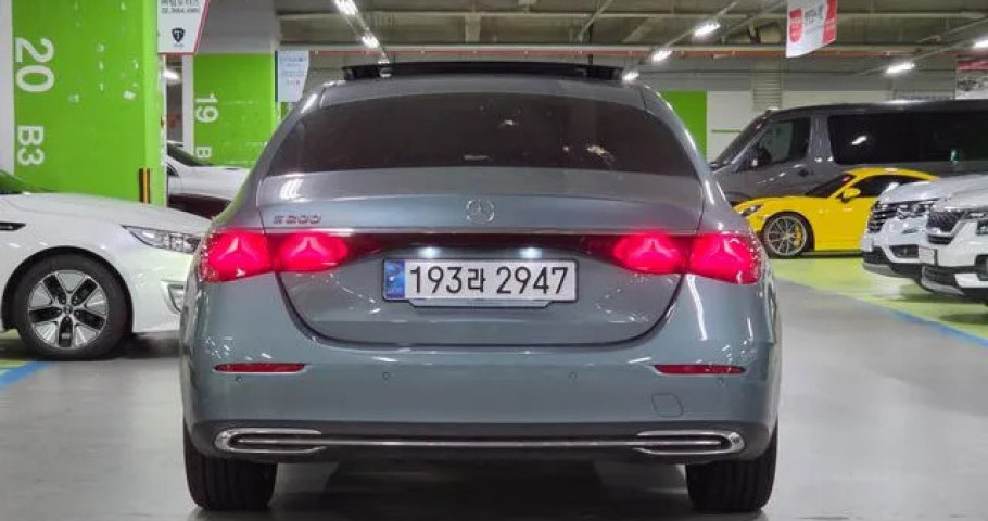 Mercedes-Benz E-Class 