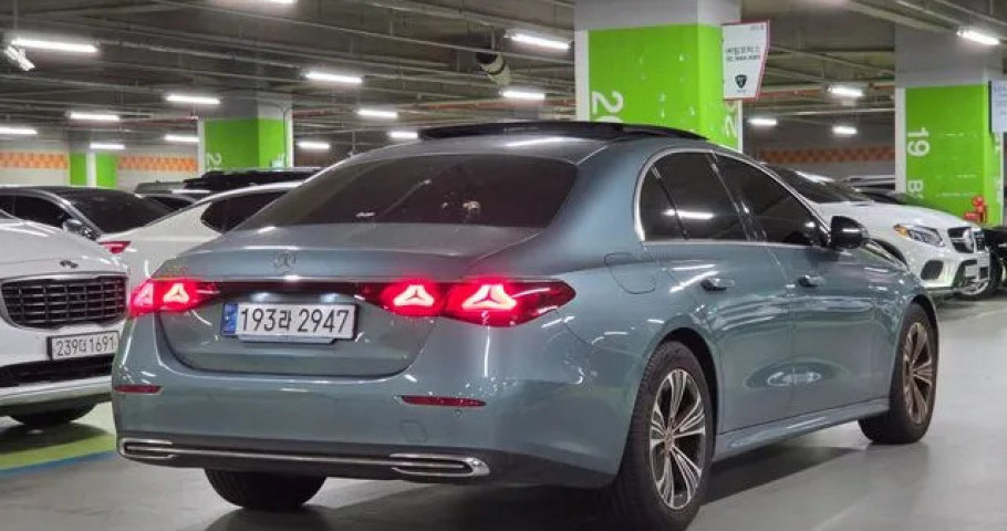 Mercedes-Benz E-Class 