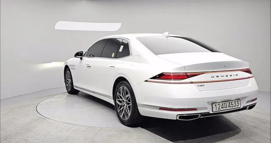 Genesis G90 