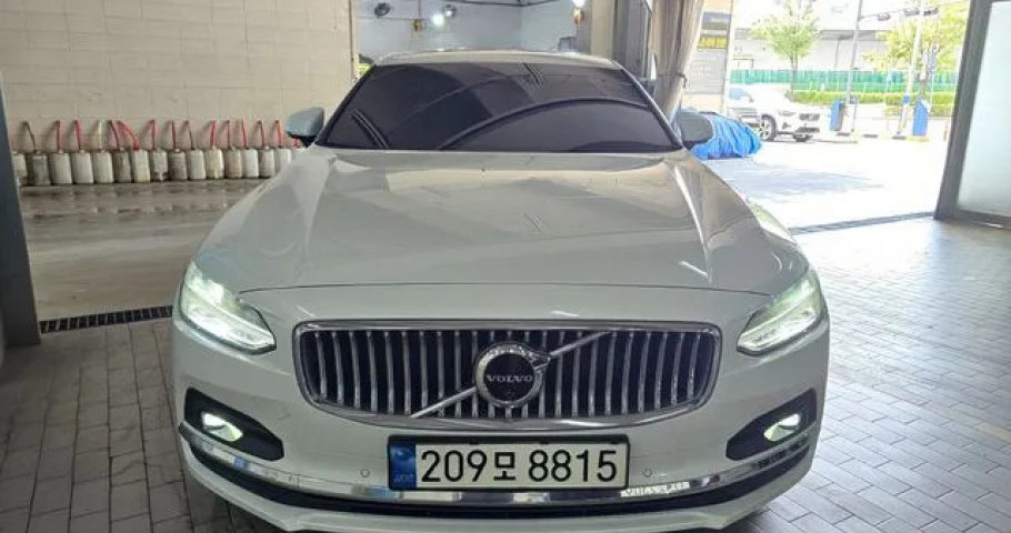 Volvo S90 