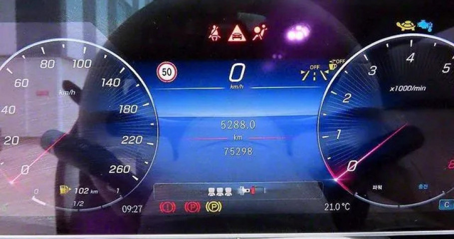 Mercedes-Benz S-Class 