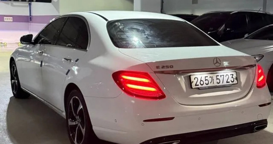 Mercedes-Benz E-Class 
