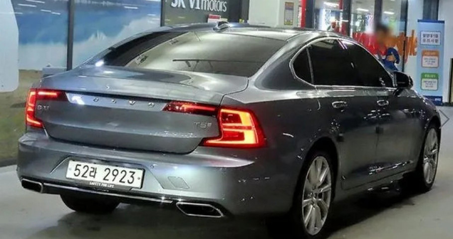Volvo S90 