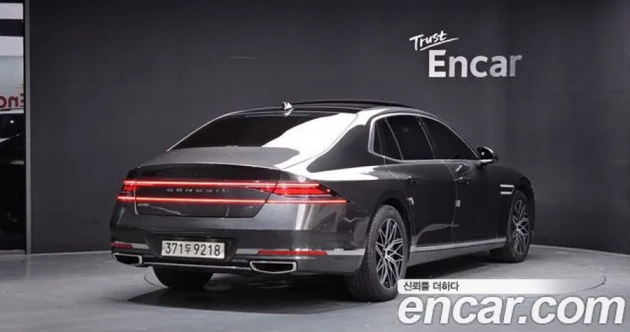 Genesis G90 