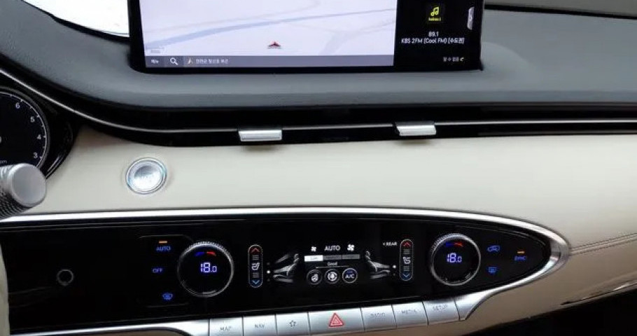 Genesis Gv70 